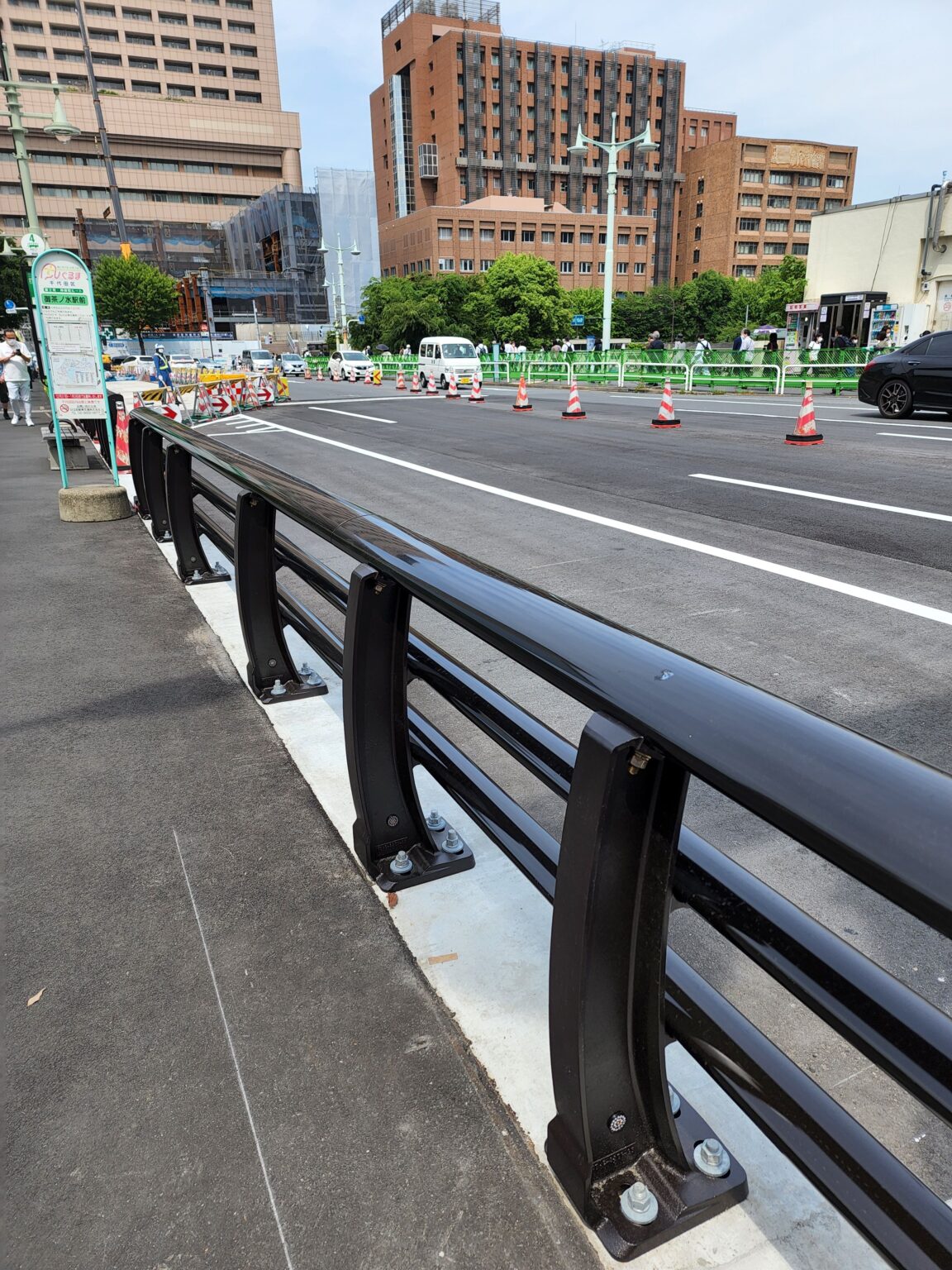 アルミ高欄(車両用防護柵) | 宮﨑フェンス工業株式会社